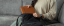 Epico Leather Sleeve kožený obal pro Apple MacBook Air/Pro 13" - tmavě modrý