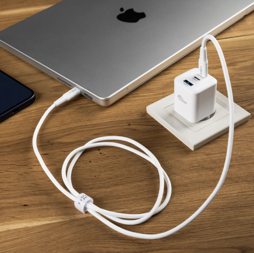 FIXED Síťová GaN nabíječka Mini s 2xUSB-C a USB výstupem, podpora PD, 65W, bílá