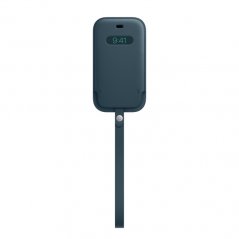 Přední pohled na baltsky modrý kožený návlek s MagSafe pro iPhone 12 Pro Max