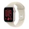 Apple Watch SE 3 GPS + Cellular 44mm hvězdně bílý hliník s pískovým sportovním řemínkem S/M