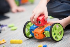 Hraní s Robotem Wunderkind