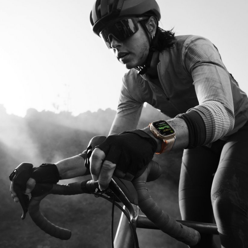 Apple Watch Ultra 2 49mm titanové pouzdro s olivovým alpským tahem - Small