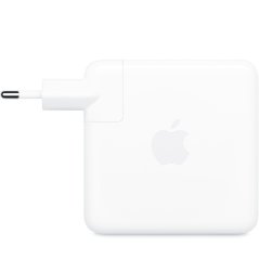 Boční pohled na 96W napájecí adaptér USB-C