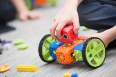 Hraní s Robotem Wunderkind